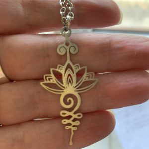 Pendentif argenté Lotus et Chemin de Vie